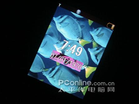 摩托罗拉V8评测 再创神话摩托镜面翻盖智能机V8评测(4)