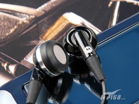 锋芒再现摩托镜面超薄翻盖机V8评测(8)