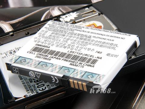锋芒再现摩托镜面超薄翻盖机V8评测(4)