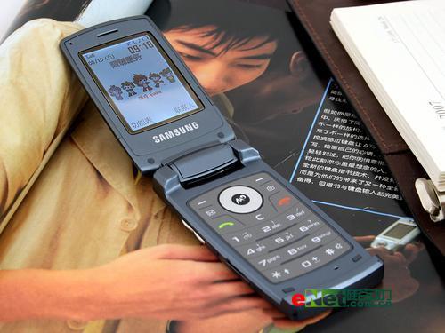 请问三星翻盖手机一打开就可以接电话的功能能不能改掉的?