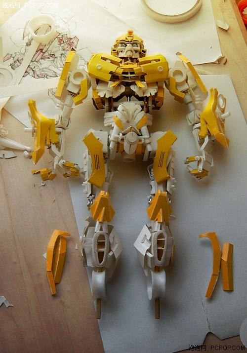 超震撼照片 网友徒手纸制大黄蜂及PS后期照 (