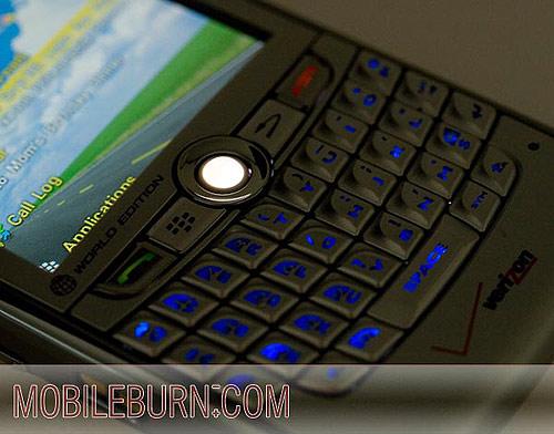 RIM BlackBerry 8830 QWERTY键盘RIM黑莓双模智能8830图赏(2)