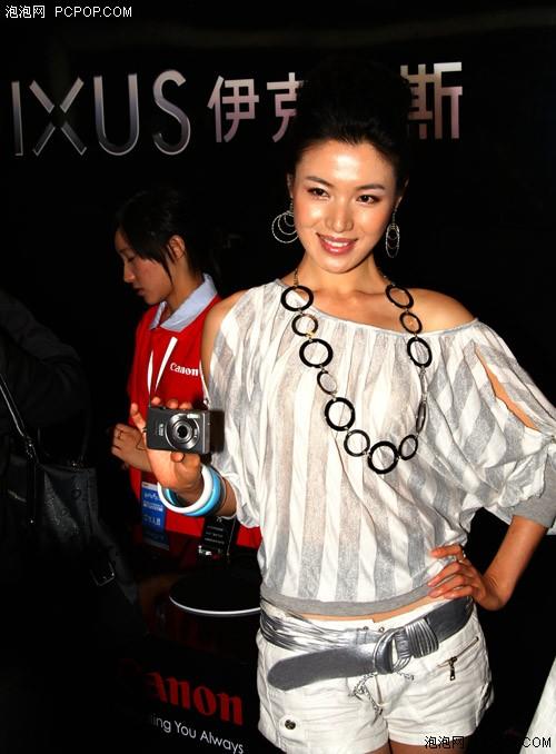 美女与穿帮镜头!佳能秋季发布会趣图