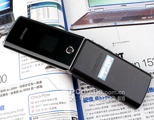 世上潮流星空体育平台翻盖巧克力手机E218图赏(2)