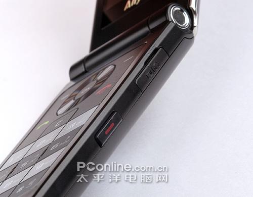 世上潮流星空体育平台翻盖巧克力手机E218图赏(4)