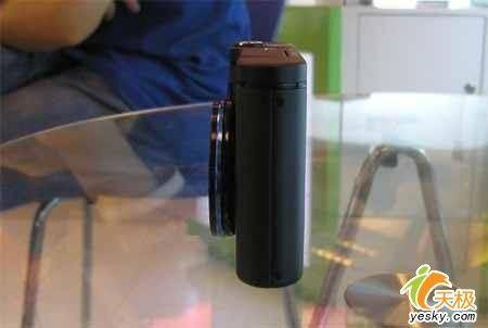 蓝调老将不示弱千万像素NV10价逼两千