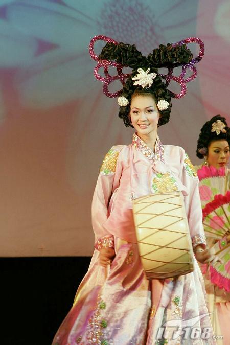 哞足全力 腾龙18-200mm拍人妖歌舞秀(3)_数码