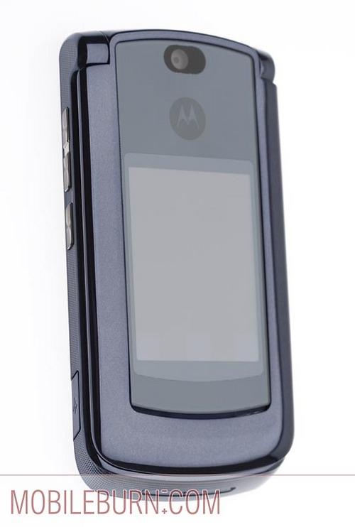 轻薄之风 摩托C网镜面翻盖机V9m测评_手机