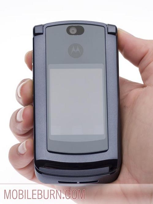 轻薄之风 摩托C网镜面翻盖机V9m测评_手机