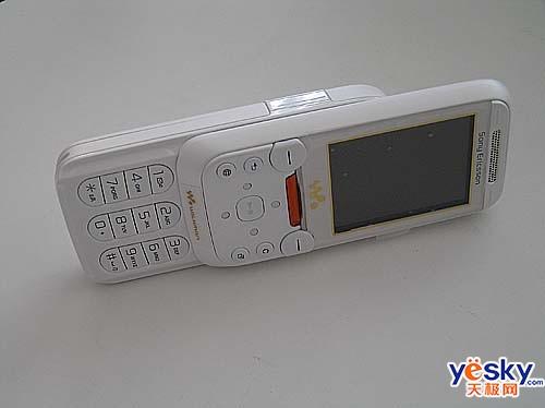 滑盖音乐索爱W830i白色版仅售1899元