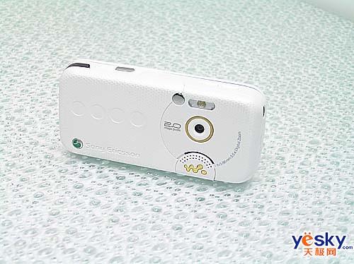 滑盖音乐索爱W830i白色版仅售1899元