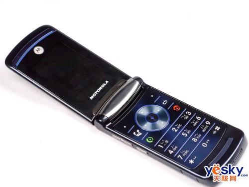 锐薄先驱 三星U608与摩托罗拉V8对比_手机