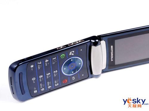 锐薄先驱 三星U608与摩托罗拉V8对比(7)_手机