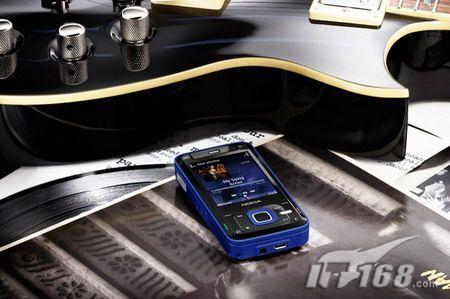 搭载N-Gage游戏 诺基亚8GB内存N81上市_手机