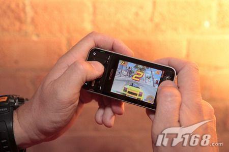 搭载N-Gage游戏 诺基亚8GB内存N81上市_手