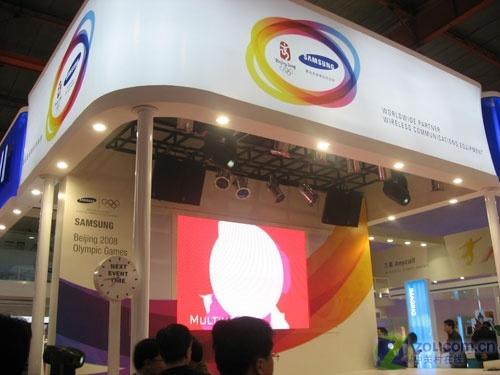 ͨ��չ����չ̨��Ů��Ʒ�ݻ�����ȫ��