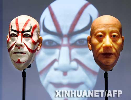 组图:高精度仿真机器人亮相东京