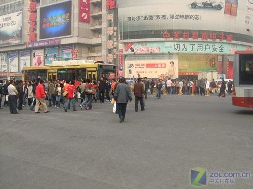 25����������ڴ�ӭ����������Ӳ�̳�����