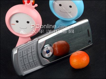 三星 SGH-U700 色诱眼球2000元级高品质靓屏手机推荐(4)