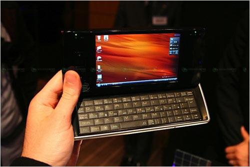 内置Intel处理器 5英寸宽屏夏普D4发布