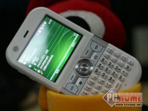 点击查看本文图片 联想 ET700 - 全键盘智能手机 联想 ET700击破2K4