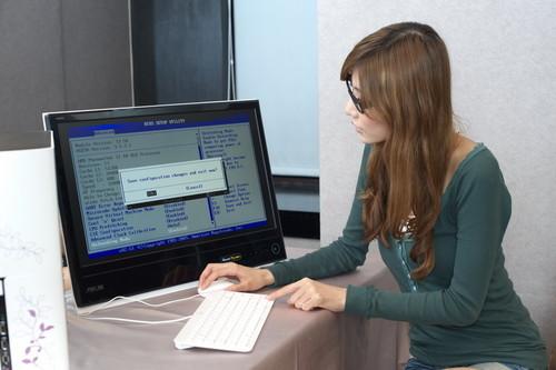 台妹小曼眼镜娘第二弹:86张大图教开核