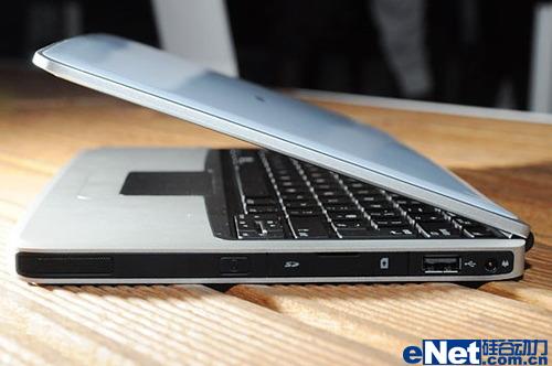 看诺基亚笔记本 Booklet 3G迷你本小玩
