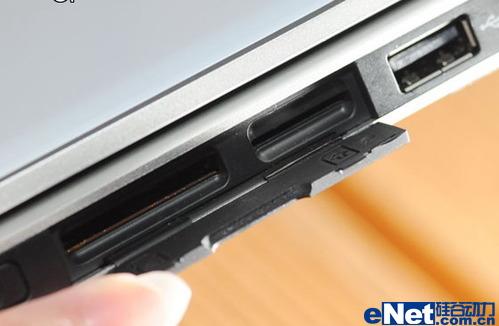 看诺基亚笔记本 Booklet 3G迷你本小玩