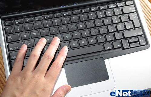 看诺基亚笔记本 Booklet 3G迷你本小玩