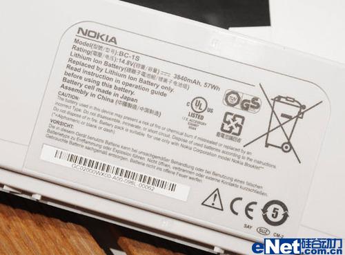 看诺基亚笔记本 Booklet 3G迷你本小玩