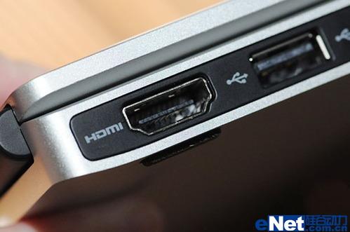 看诺基亚笔记本 Booklet 3G迷你本小玩