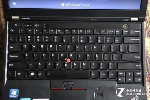     联想thinkpad x230i(230642c)笔记本顶盖采用了