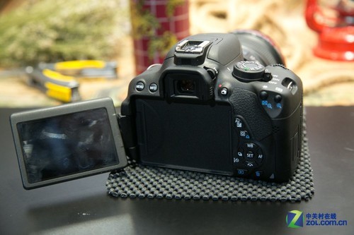 液晶屏幕方便拍摄佳能 700D行货3500!