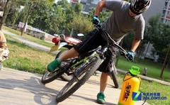 铁血真硬汉 暴力测松下ToughBook军工本 