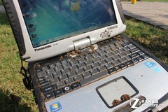 铁血真硬汉 暴力测松下ToughBook军工本 