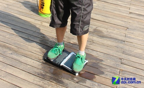 铁血真硬汉 暴力测松下ToughBook军工本 