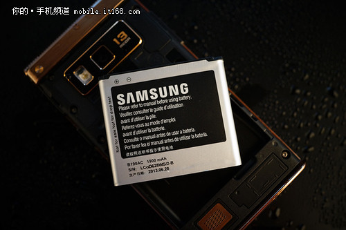 三星W2014接口设计 支持扩展可换电池