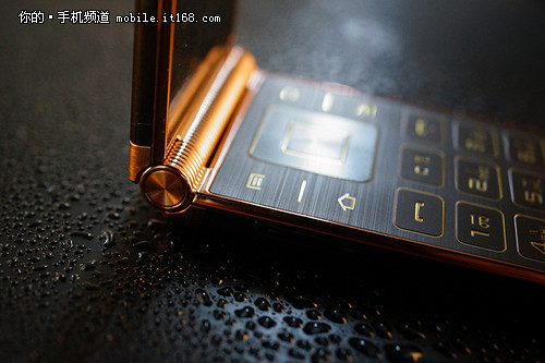 三星W2014接口设计 支持扩展可换电池