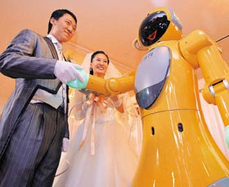 科技时代_韩国机器人担任婚礼司仪(图)