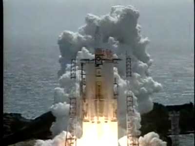科技时代_图文：日本探月卫星运载火箭点火升空