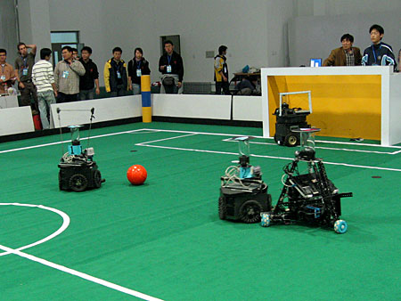 图文:RoboCup足球机器人中型组比赛_科学探索
