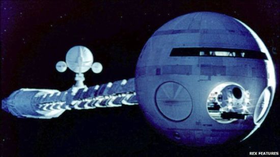 英国艺术家克里斯-弗斯和其他一些太空画家也都受到《2001:太空漫游》的影响。