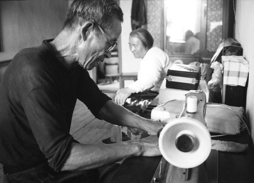 相濡以沫的爱情 纪实佳作欣赏--《牵手》_数码