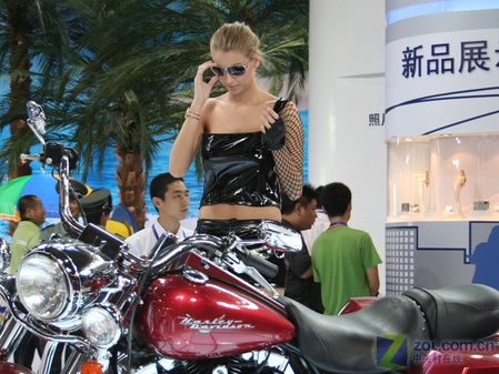 P&E2007:三星外国美女于DC展台亮相_数码