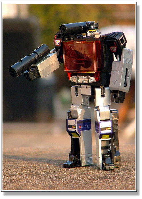 霸天虎进攻 变形金刚声波MP3仔细看_数码