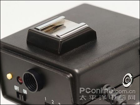 遥控器UNX-7511面世 首款SDHC\/CF转换器诞