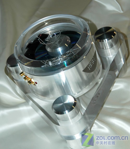 奢华CD播放机亮相 分成三个包装(图)_数码