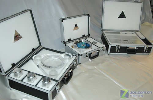 奢华CD播放机亮相 分成三个包装(图)_数码
