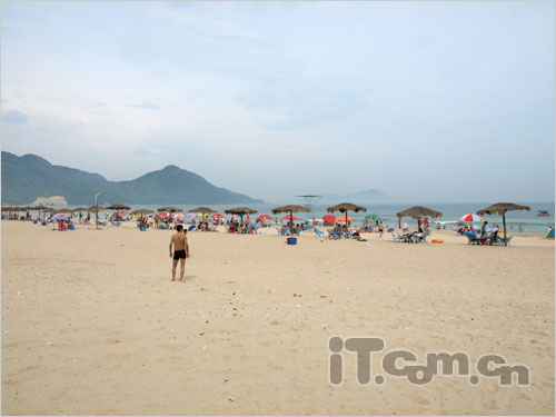 阳光 美女 海滩 IT世界网外拍活动花絮_数码