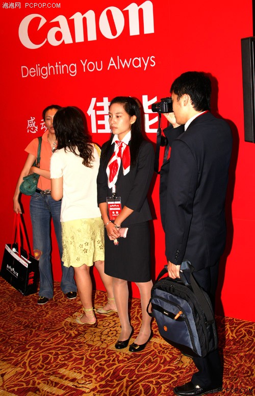 <em>美女</em>与<em>穿帮镜头</em>!佳能秋季发布会趣图_数码_科
